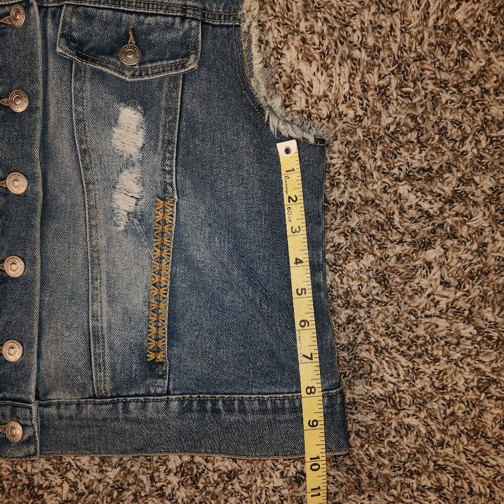 Cleo + Wolf Oversized Embroidered Denim Vest | Medium Wash | Western Boho 🤠 - Picture 8 of 15